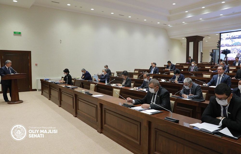 Сенат рулда блуэтоотҳ орқали телефонда гаплашишга рухсат берувчи қонунни маъқуллади