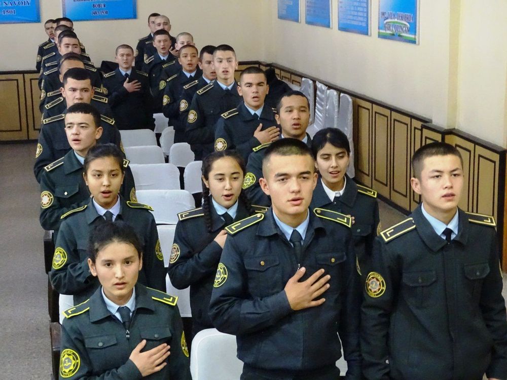 Наш флаг гордо реет